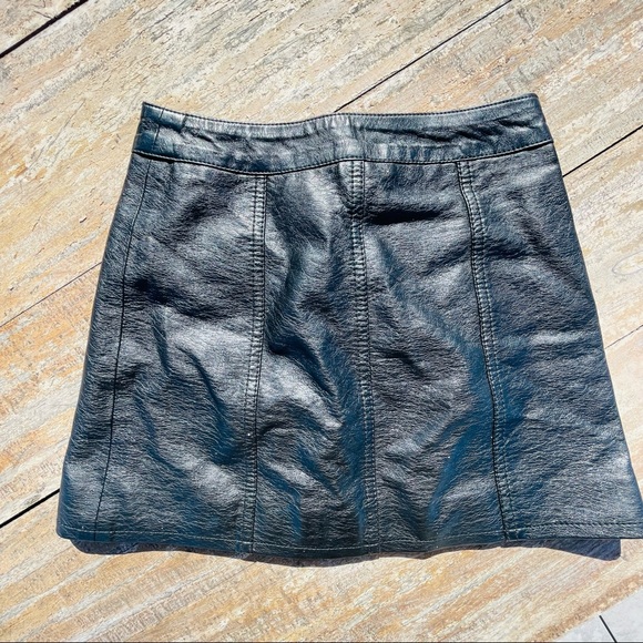 Divided Skirt Faux Vegan Textured Leather Full Front Snap-On - Picture 7 of 13